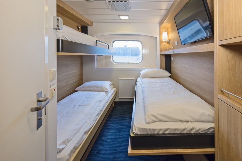 Polar Outside | Triple on lower, middle or upper deck with window